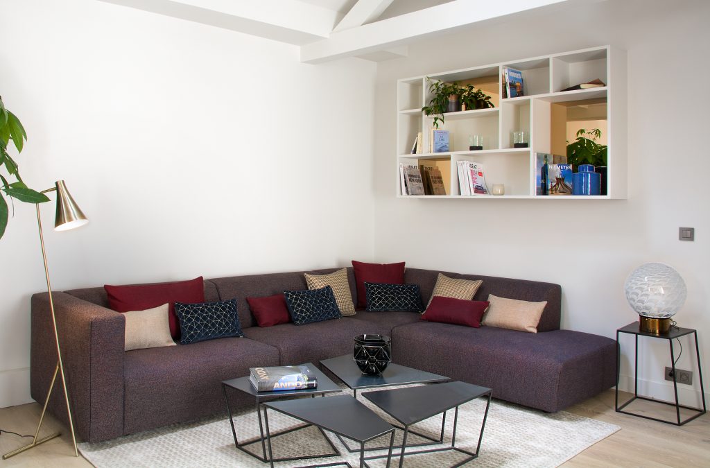 Photo du canapé dans le salon.